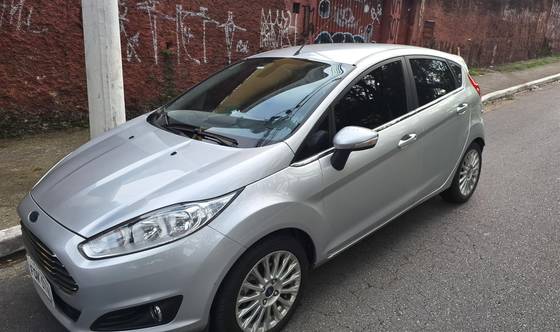 FORD FIESTA 1.6 TITANIUM HATCH 16V FLEX 4P POWERSHIFT FORD FIESTA 1.6 TITANIUM HATCH 16V FLEX 4P POWERSHIFT